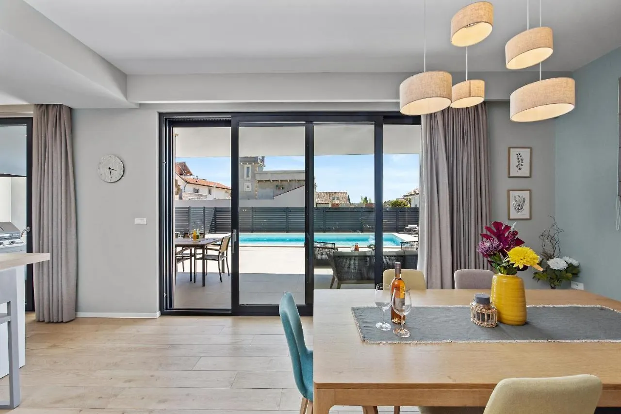 Villa Moon Near The Sea location
